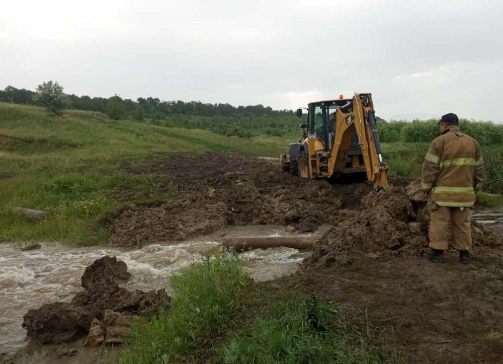 В Одеській області через сильні зливи виникла загроза прориву дамби 5