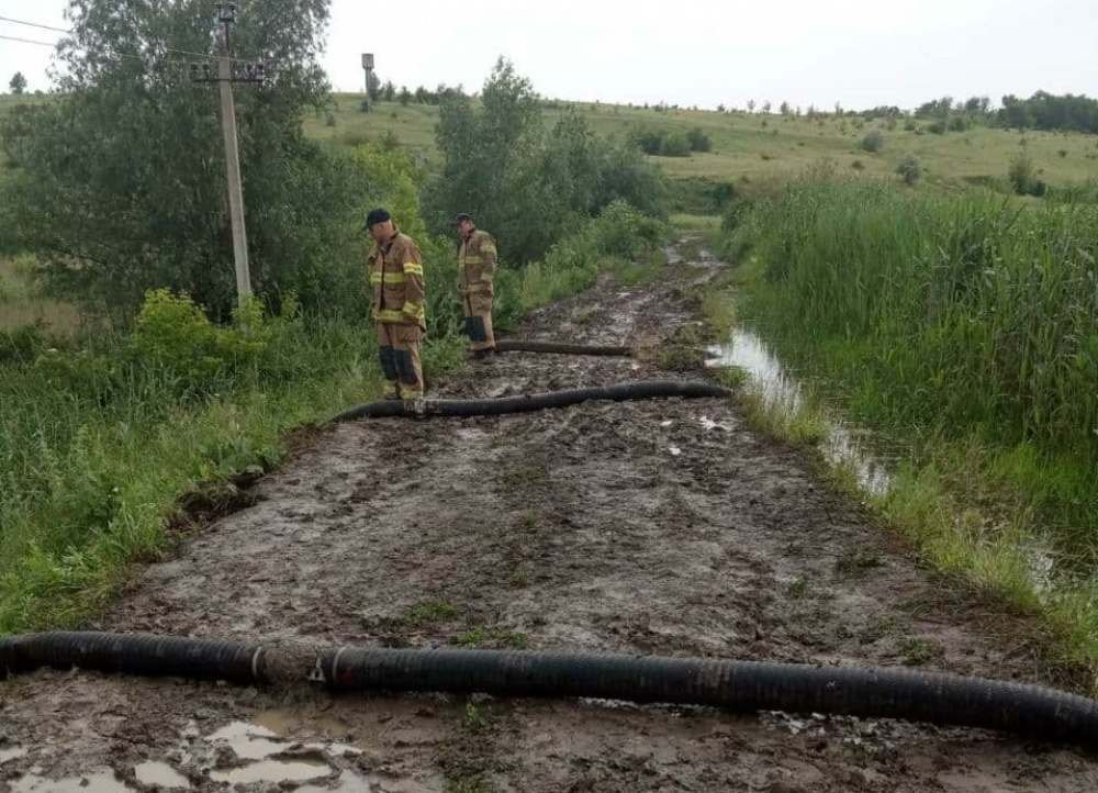 В Одеській області через сильні зливи виникла загроза прориву дамби 4
