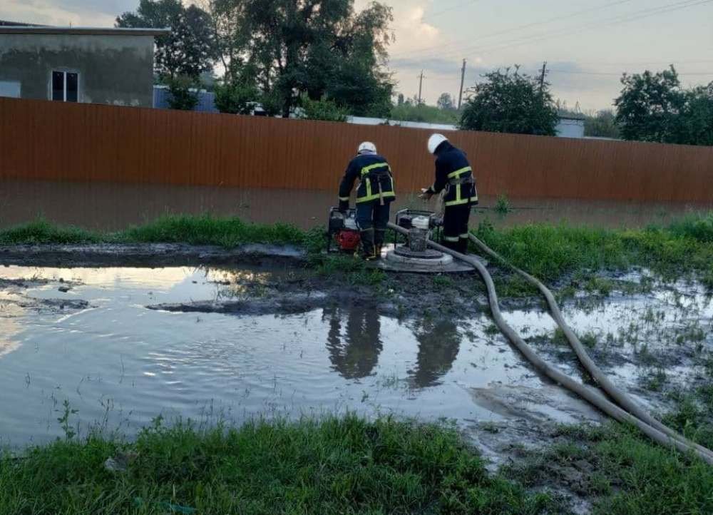 В Одеській області через сильні зливи виникла загроза прориву дамби 1