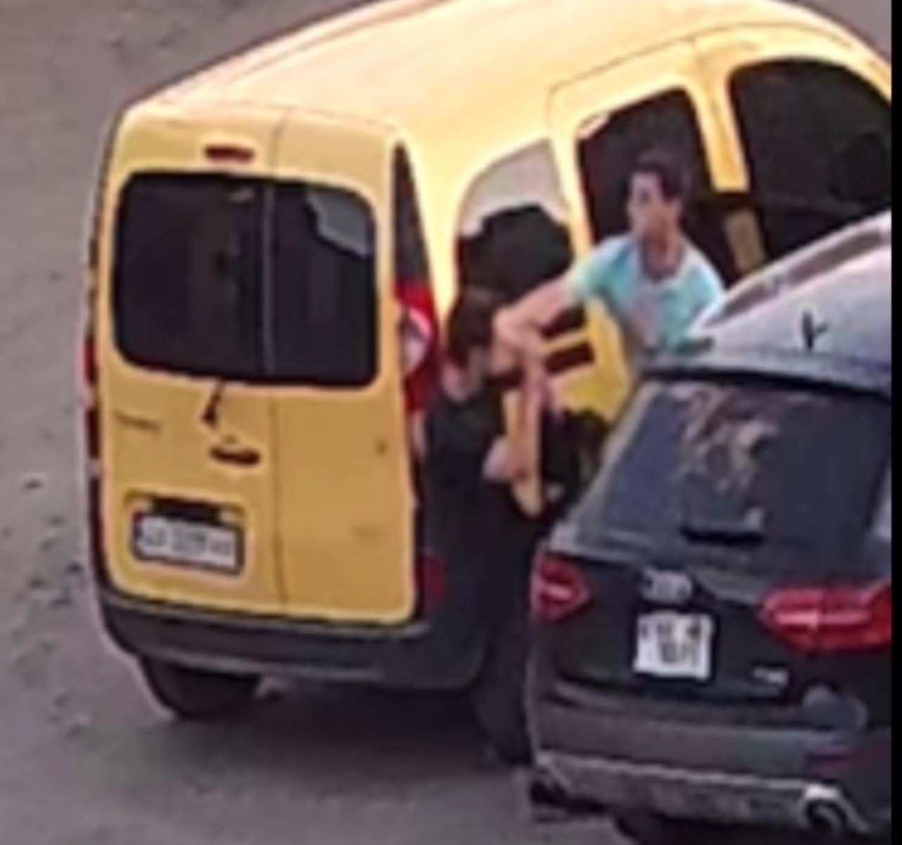 У Харкові помічник нардепа СН Куницького влаштував стрілянину на парковці: поранено людину 1