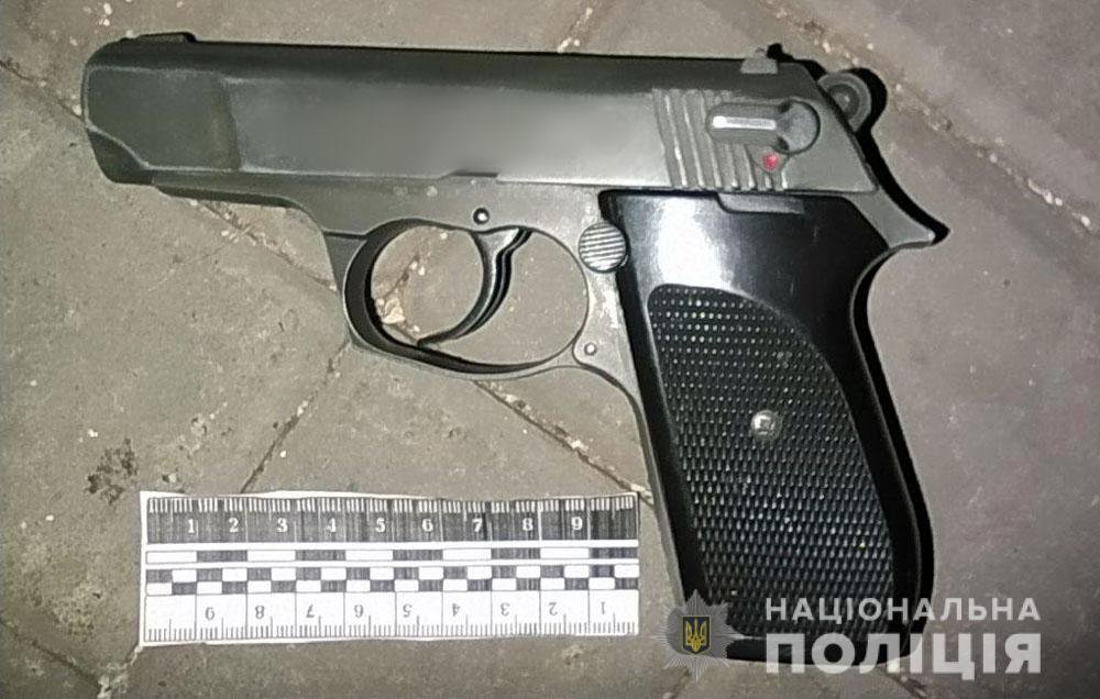 В Мариуполе во время конфликта мужчина несколько раз выстрелил в оппонента 1