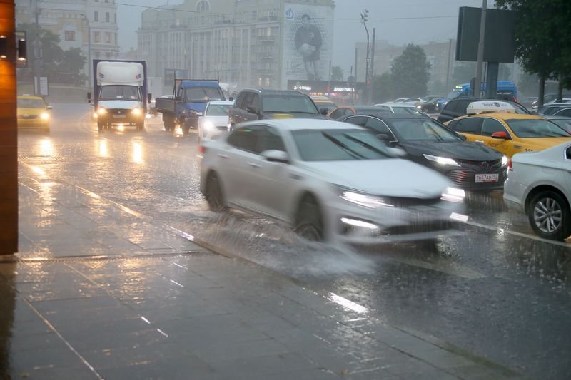 Москву накрыл «суперливень»: метро и поезда остановлены 1