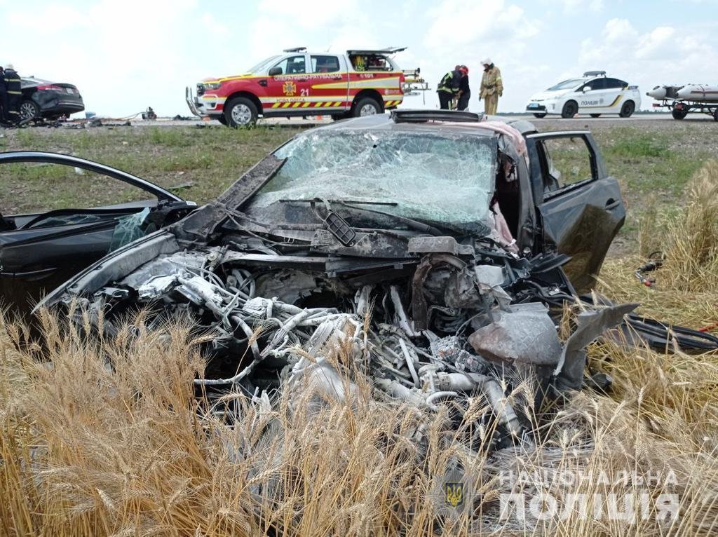 У Миколаївській області зіткнулися автомобілі: загинули троє людей, ще двоє постраждали 3