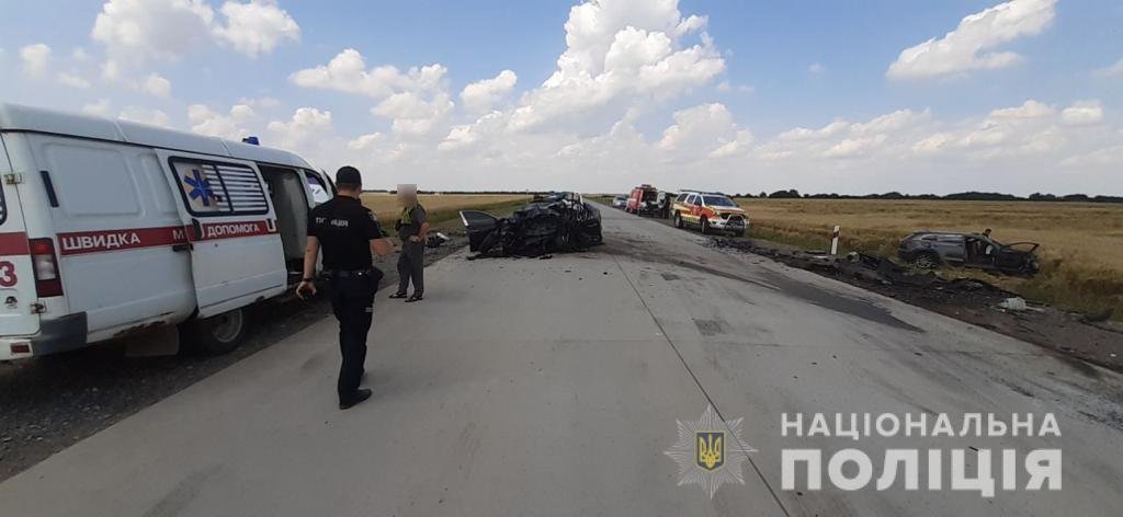 У Миколаївській області зіткнулися автомобілі: загинули троє людей, ще двоє постраждали 1