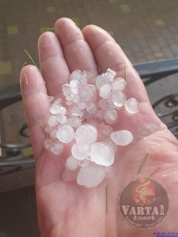 Львів через грозу і бурю залишився без світла 5