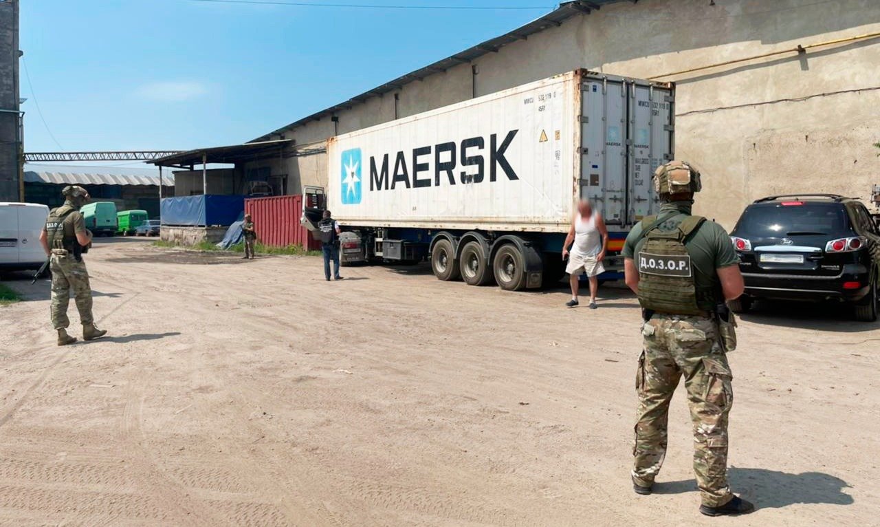 Українські прикордонники знайшли кокаїну на 10 мільйонів доларів в контейнері з бананами 1