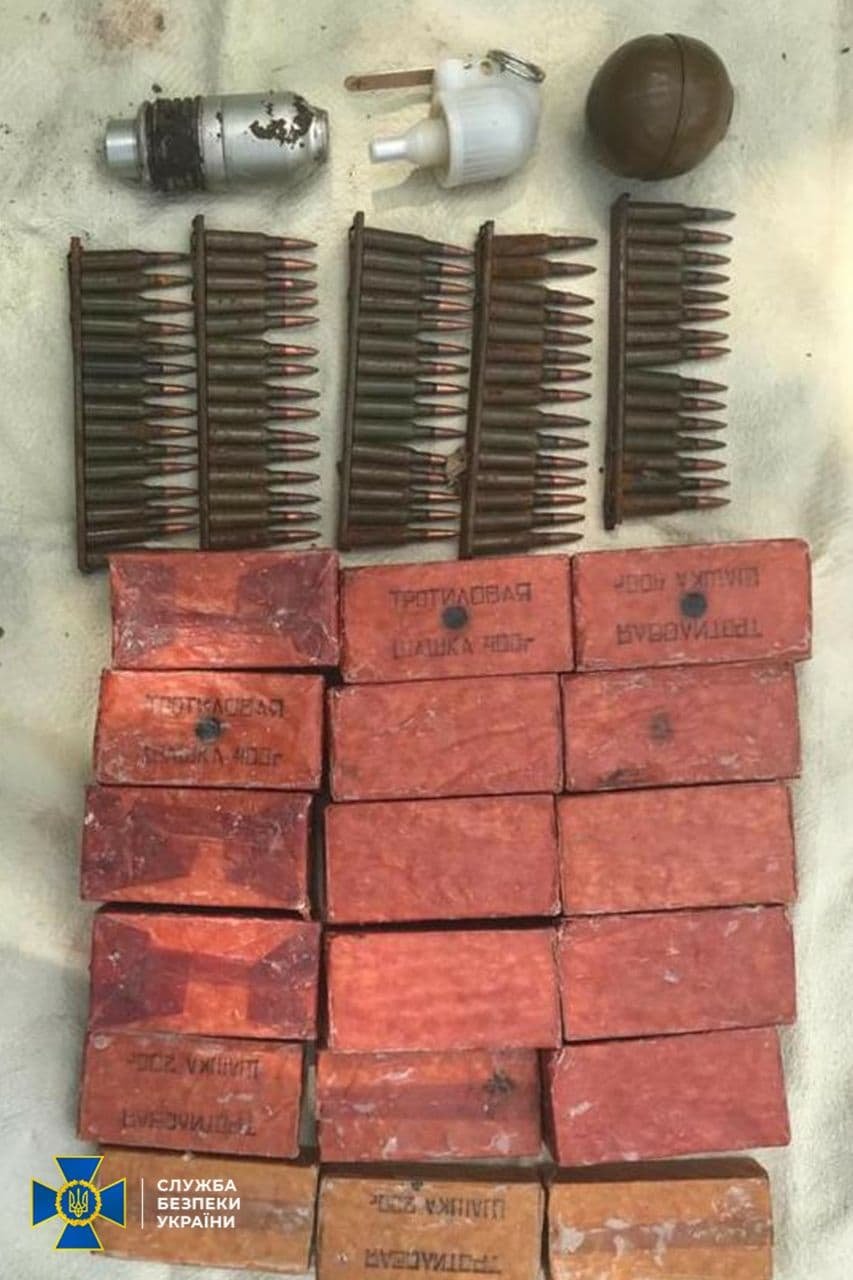 СБУ обнаружила тайники со взрывчаткой в бывшем детском лагере в Донецкой области 1