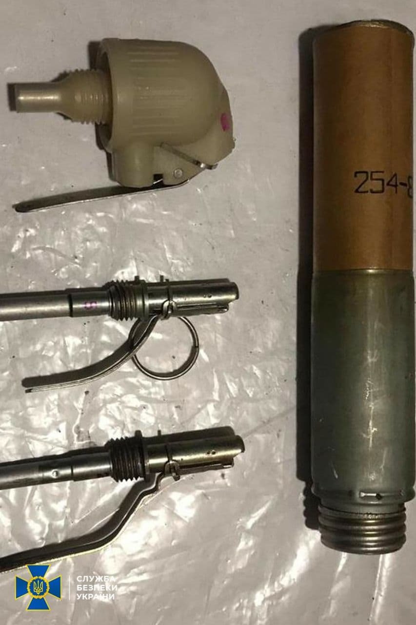 СБУ обнаружила тайники со взрывчаткой в бывшем детском лагере в Донецкой области 2