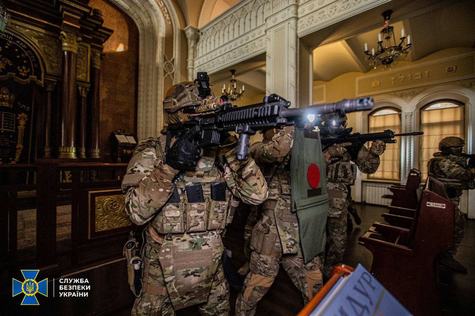 В Киеве силовики освободили заложников из «захваченной» синагоги 4