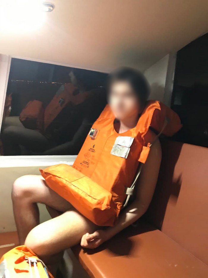 В Мариуполе мальчика на матрасе унесло в открытое море. Его нашли в 5-ти километрах от берега 1