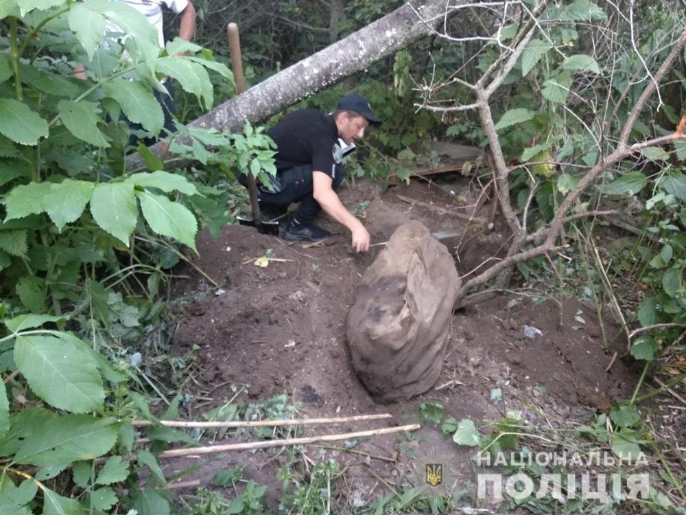 В Сумской области мужчина убил свою 82-летнюю мать, после чего расчленил её тело и спрятал 1