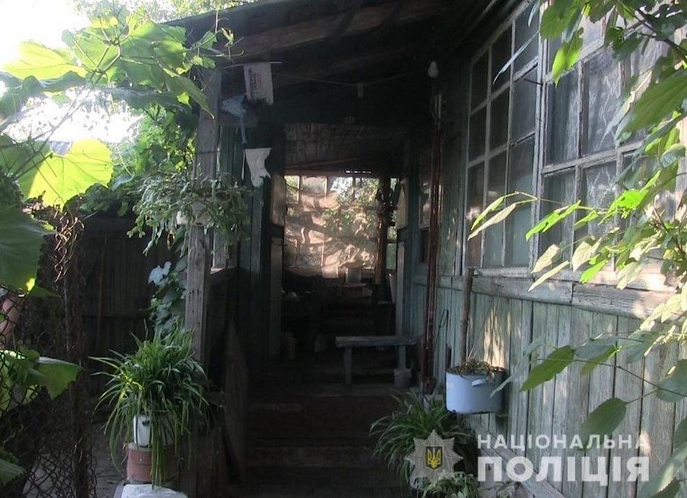 В Сумской области мужчина убил свою 82-летнюю мать, после чего расчленил её тело и спрятал 3