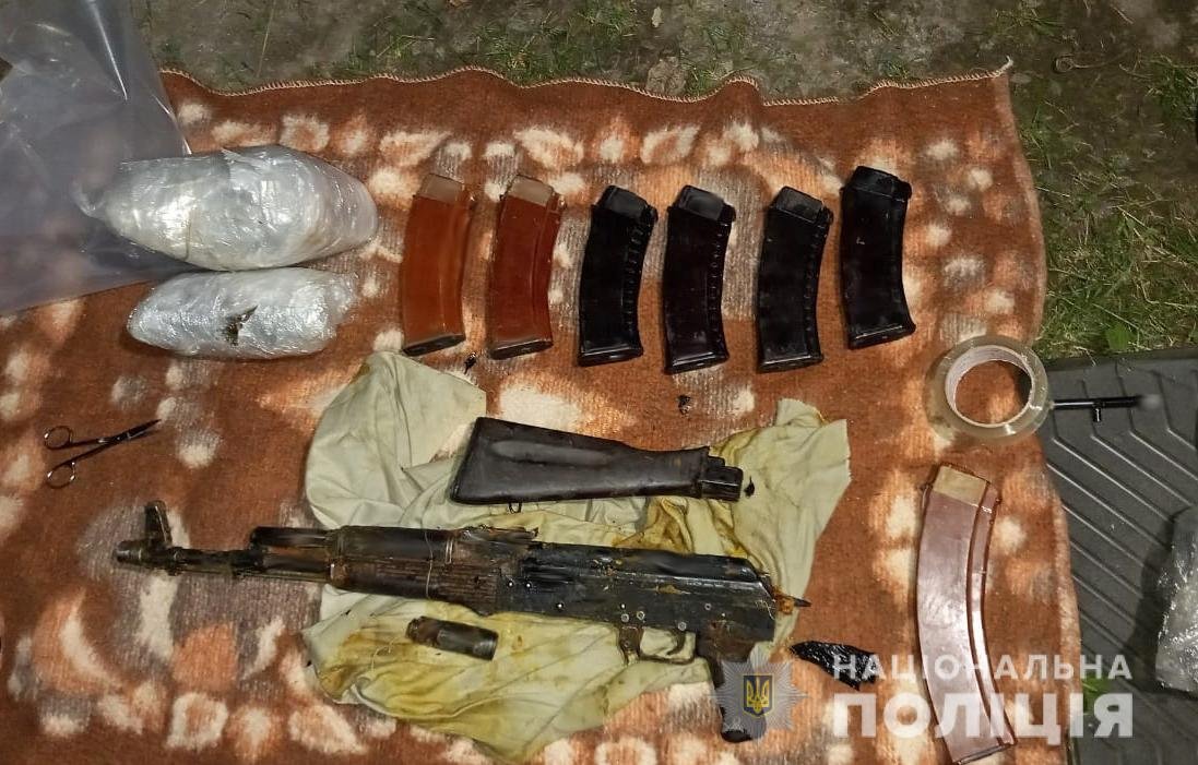 Постріл в спину: пораненого в Житомирській області 9-річного хлопчика вертольотом доставили до лікарні Києва, стрілка затримали 2