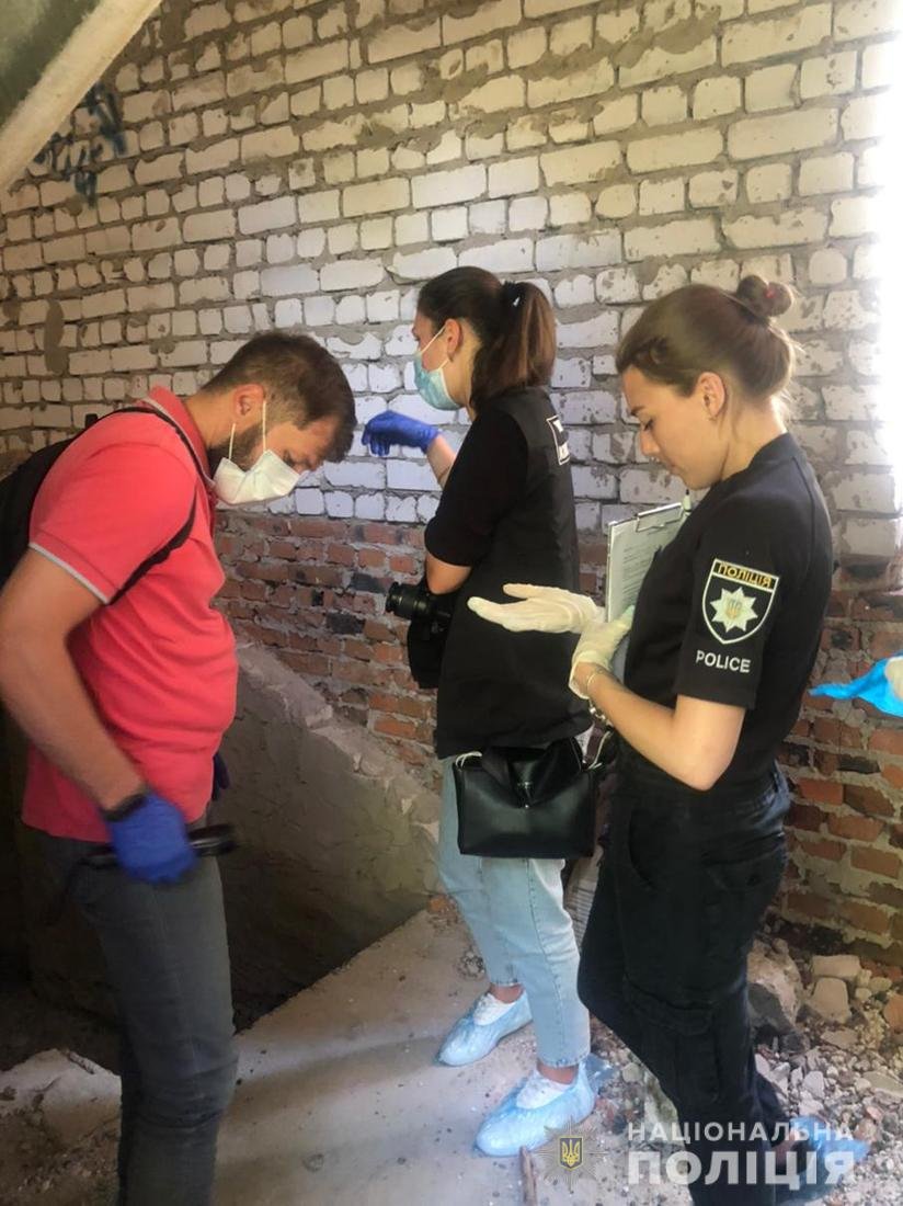 В Житомирской области 14-летнего подростка нашли под завалами в заброшенном здании 3