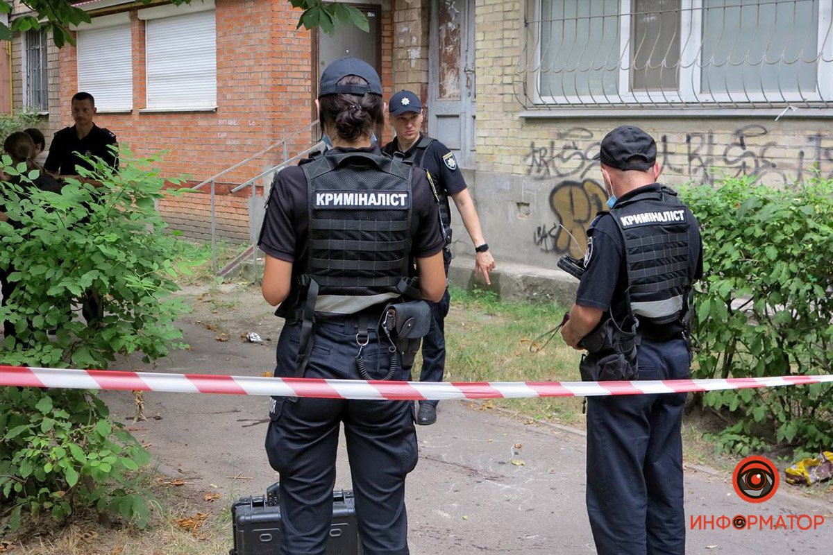 В Киеве произошла стрельба на улице: мужчина получил огнестрельное ранение  в ногу 3
