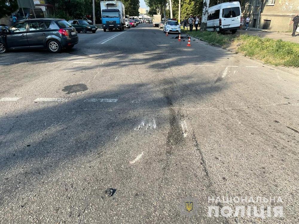 В Запорожье маршрутка с пассажирами столкнулась с авто: пострадали 13 человек, среди них двое — дети 2