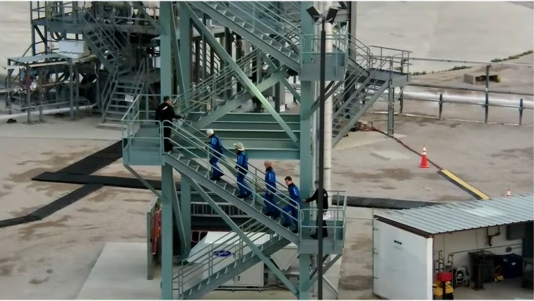 Основатель Amazon Джефф Безос совершил полёт в космос на корабле New Shepard компании Blue Origin 3