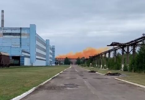 Вибух на "Рівнеазот": рівнянам радять закривати вікна і не виходити на вулицю 3