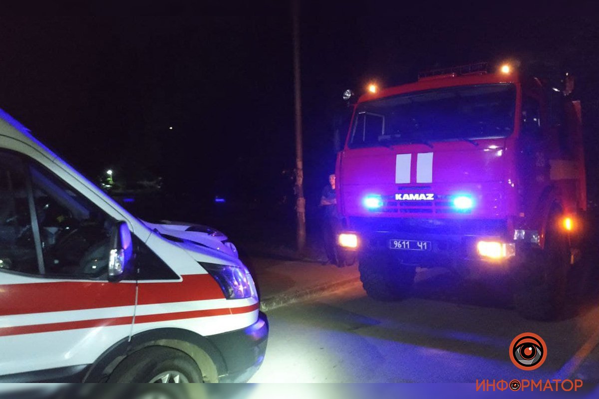 Випав з 5 поверху, кричав і не підпускав до себе рятувальників: як в Києві всю ніч неадекватного чоловіка рятували 1