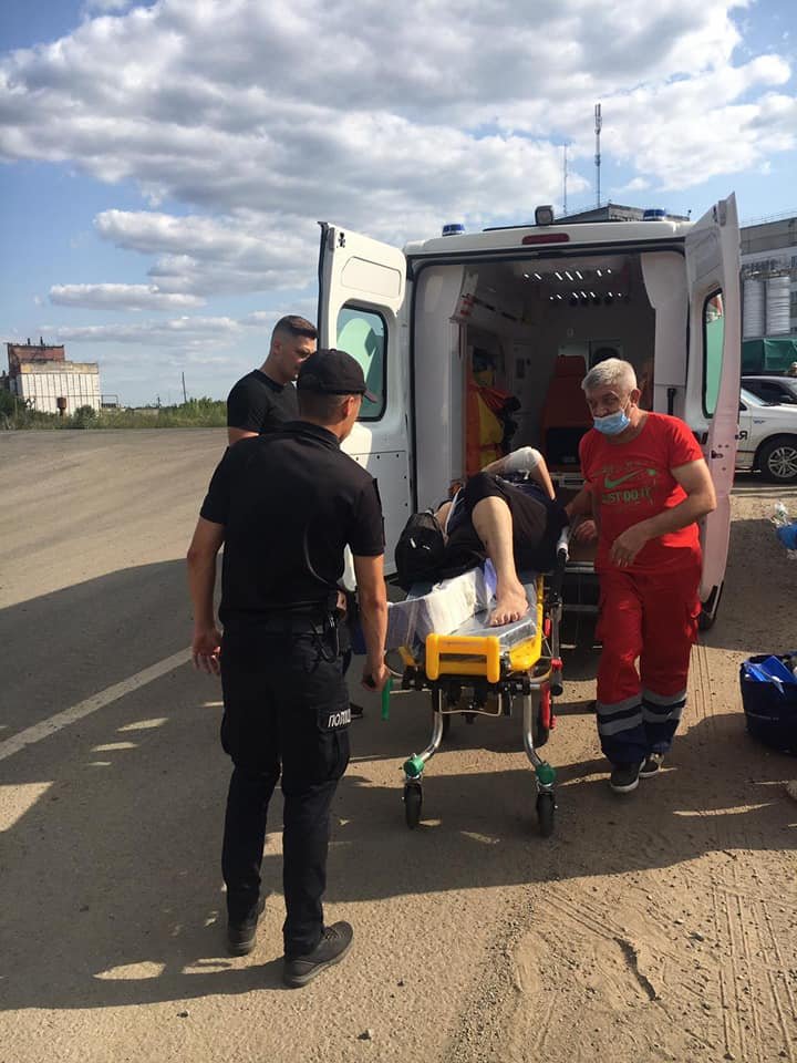 У Луганській області в кювет вилетів мікроавтобус із пасажирами: є постраждалі 1
