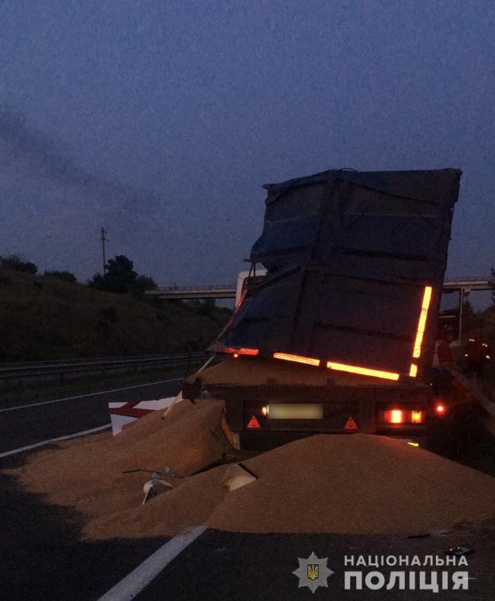 В Одесской области рейсовый автобус «Киев — Кишинев» столкнулся с грузовиком: 6 пострадавших и один погибший 1