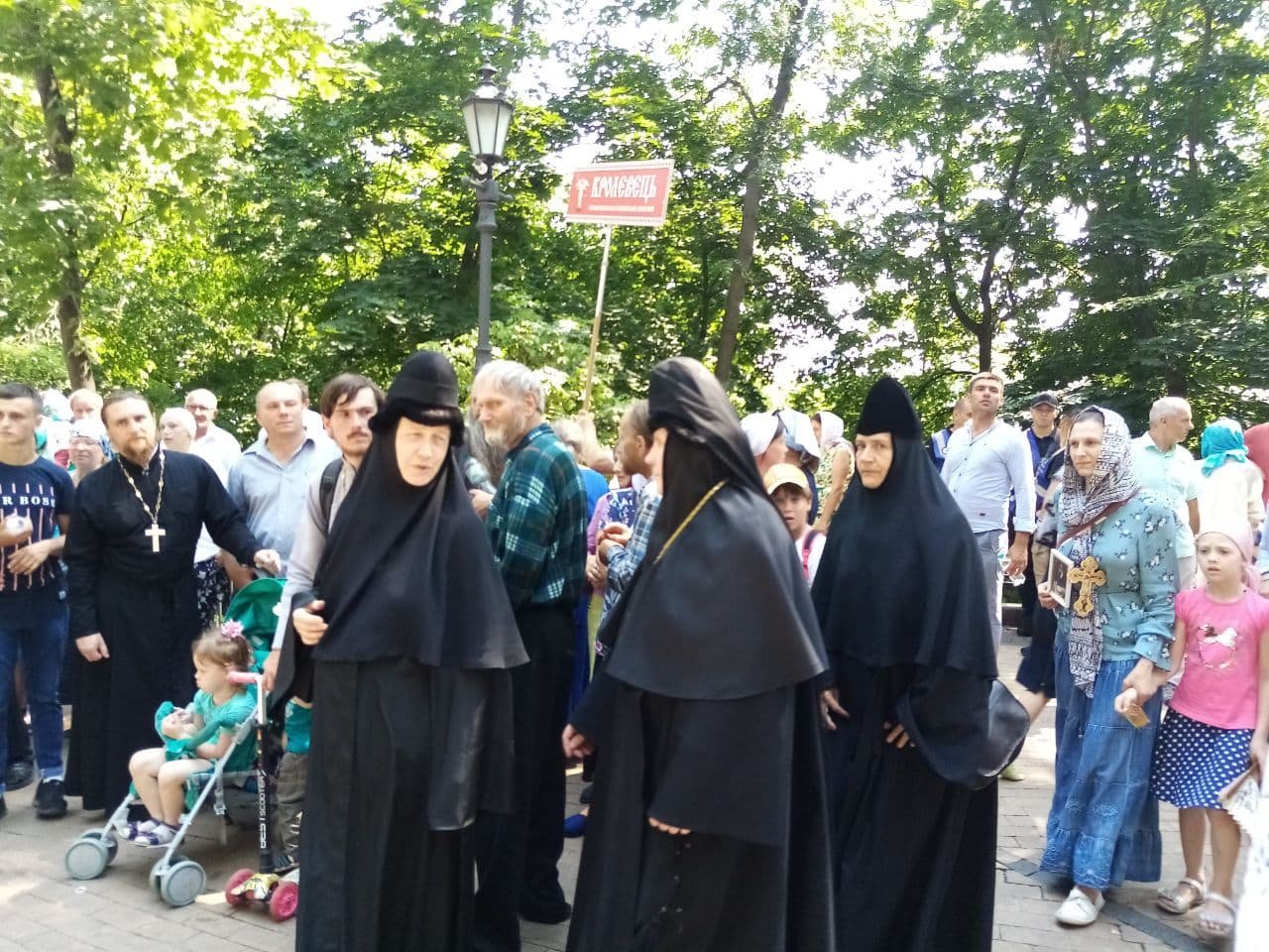 В Киеве тысячи верующих собираются на крёстный ход Крещения Киевской Руси 5