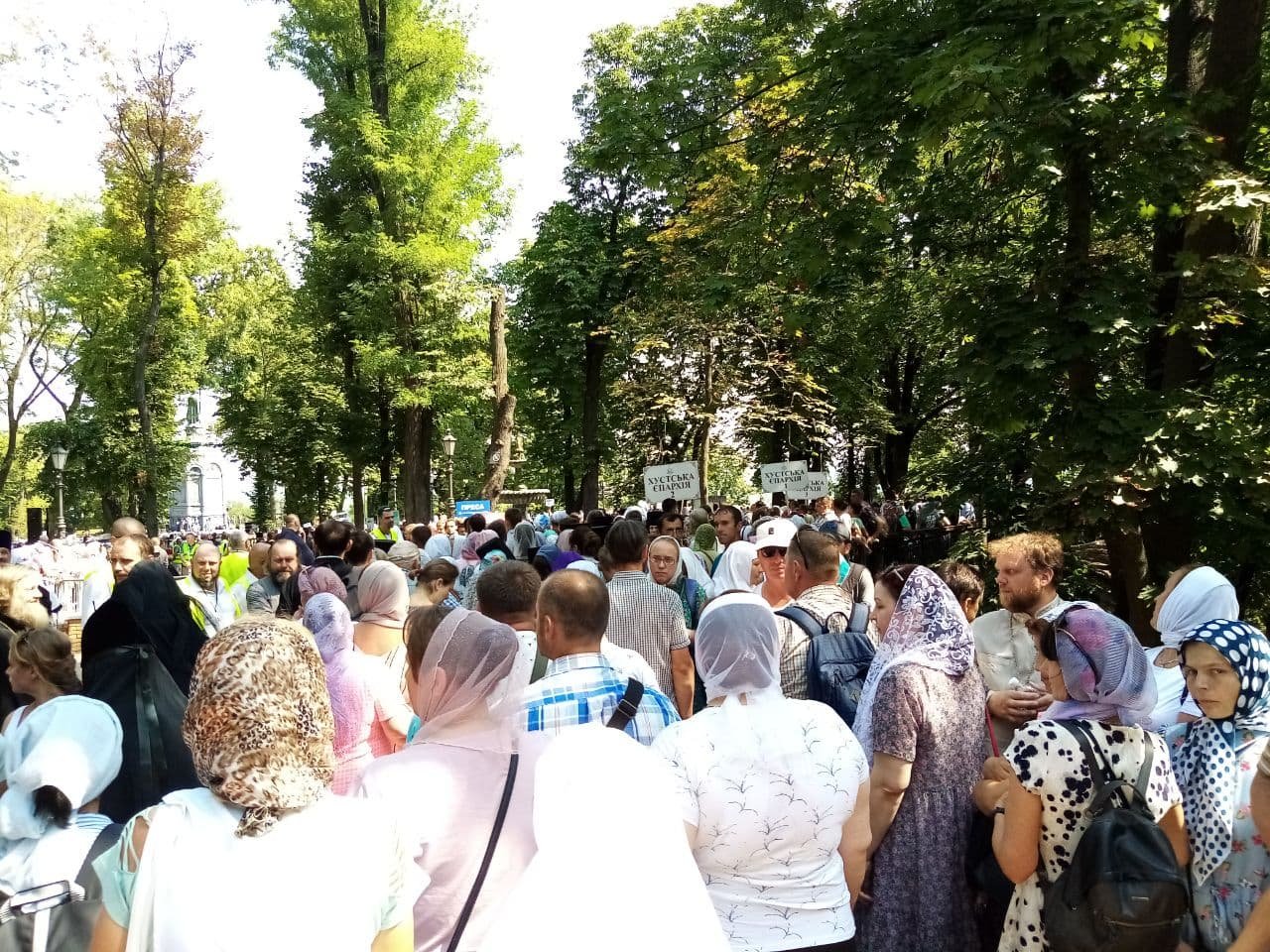 В Киеве тысячи верующих собираются на крёстный ход Крещения Киевской Руси 4