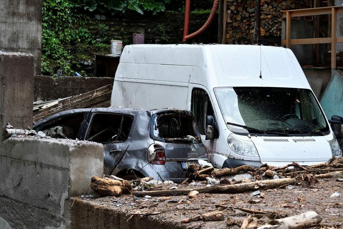 В Италии из-за сильных ливней начались оползни 2