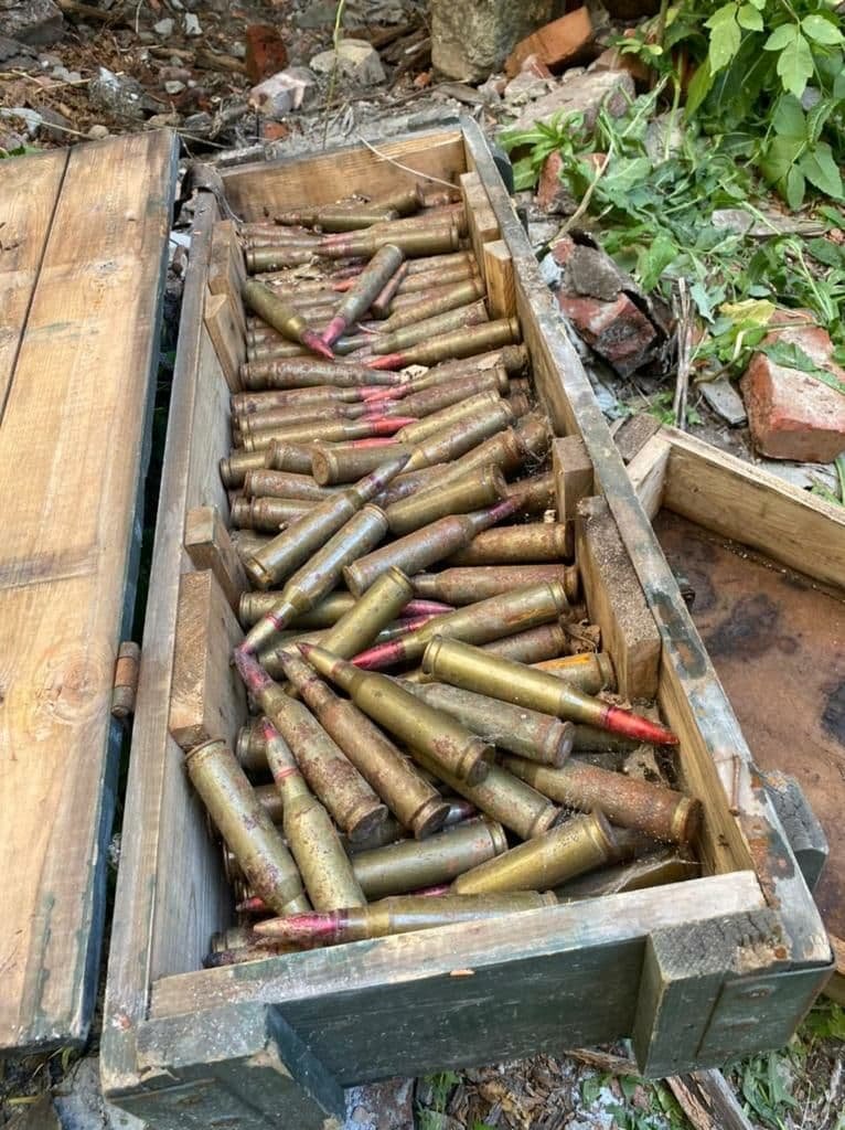 В Донецкой области пограничники обнаружили схрон боеприпасов 2