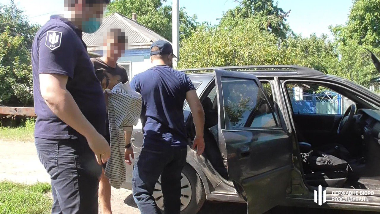 У Кіровоградській області поліцейський видавав себе за співробітника СБУ: він виманив у жінки гроші на придбання авто 1