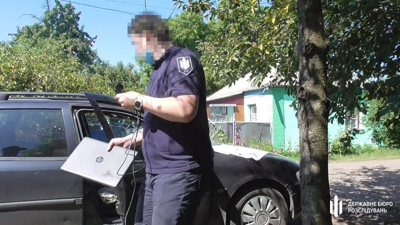 У Кіровоградській області поліцейський видавав себе за співробітника СБУ: він виманив у жінки гроші на придбання авто 2