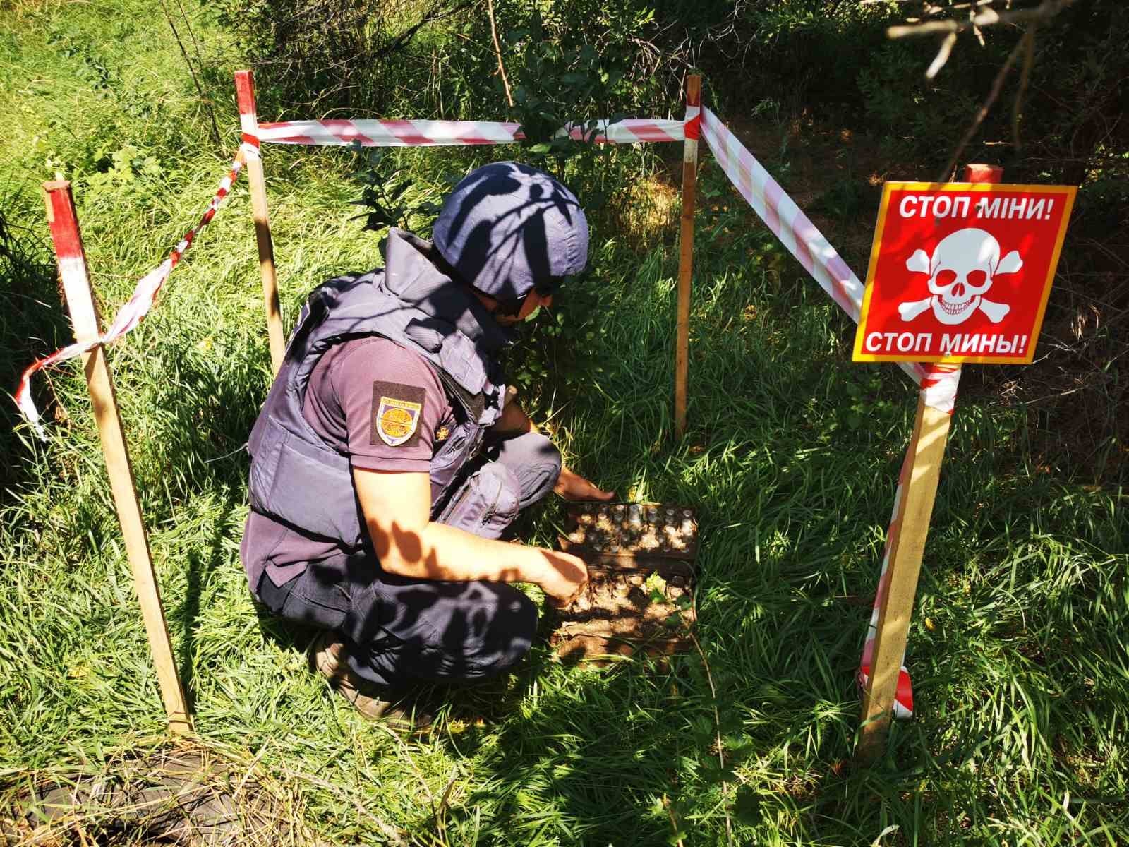 Пиротехники в ООС за неделю уничтожили почти девять сотен мин 1