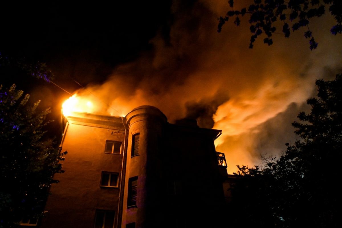 Жителей дома временно разместили в общаге Педагогического института