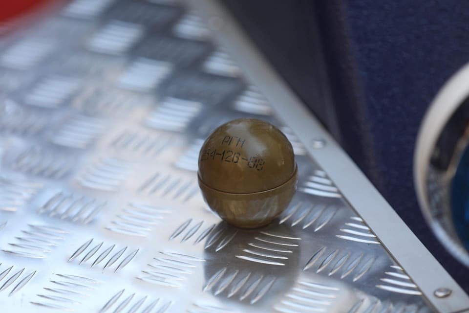 В Киеве мужчина пришёл в Кабмин с боевой гранатой В Киеве мужчина пришёл в Кабмин с боевой гранатой