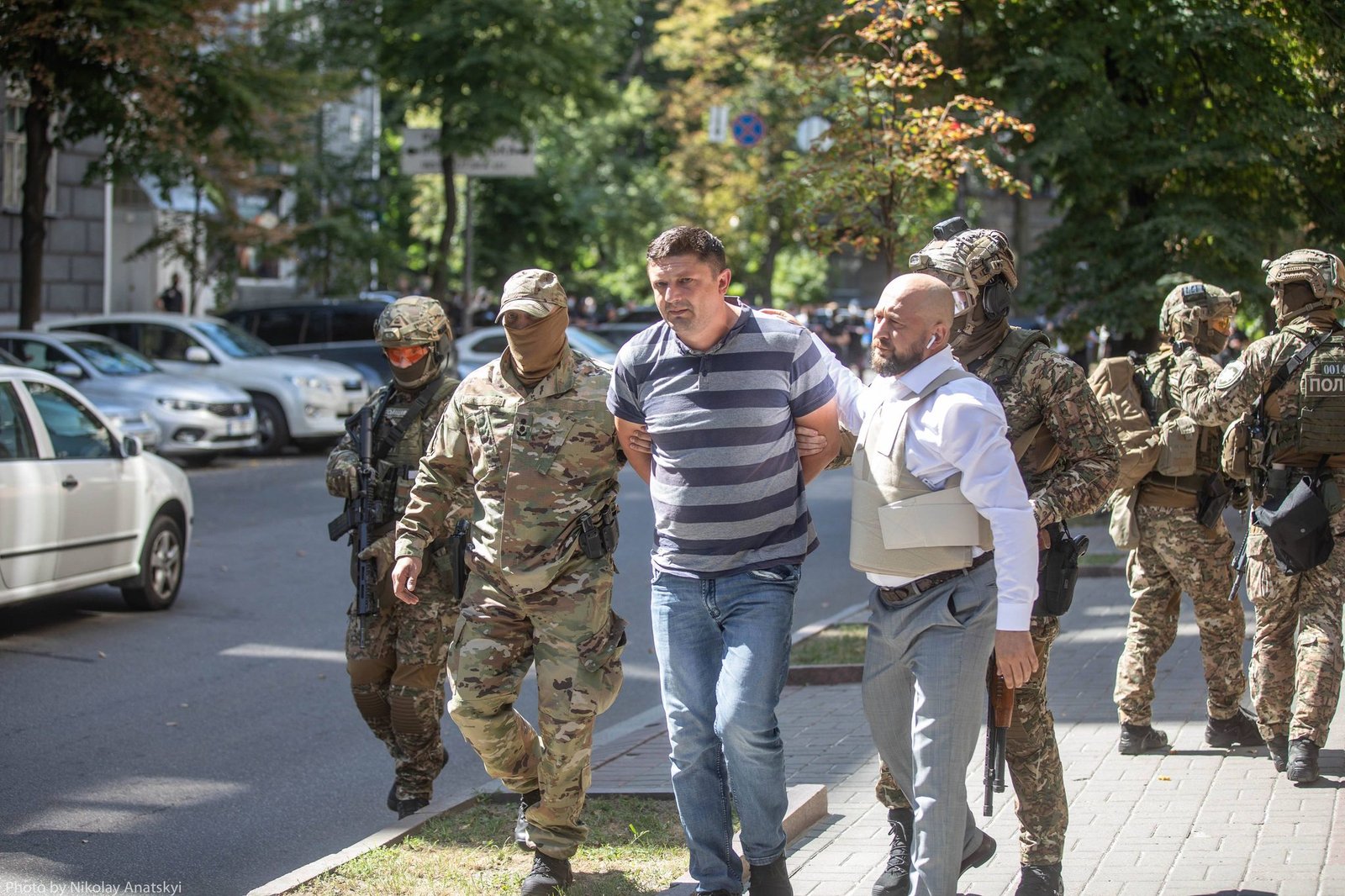 В МВД показали задержание ветерана войны с РФ, ворвавшегося в Кабмин с гранатой: видео 2