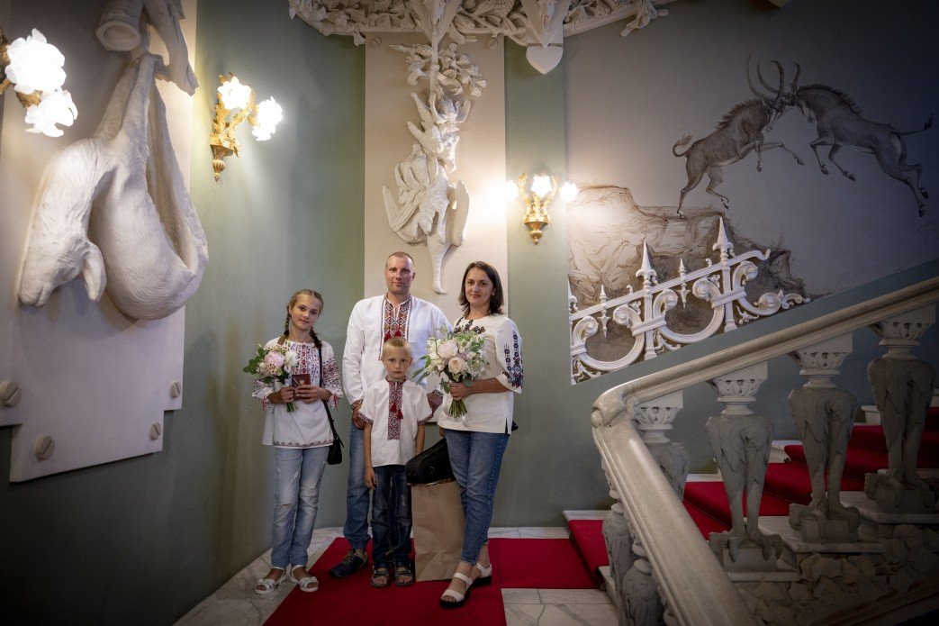 12-річна школярка, яка врятувала чотирьох дітей під час паводку на Закарпатті, отримала медаль "За врятоване життя" і скрипку в подарунок 3
