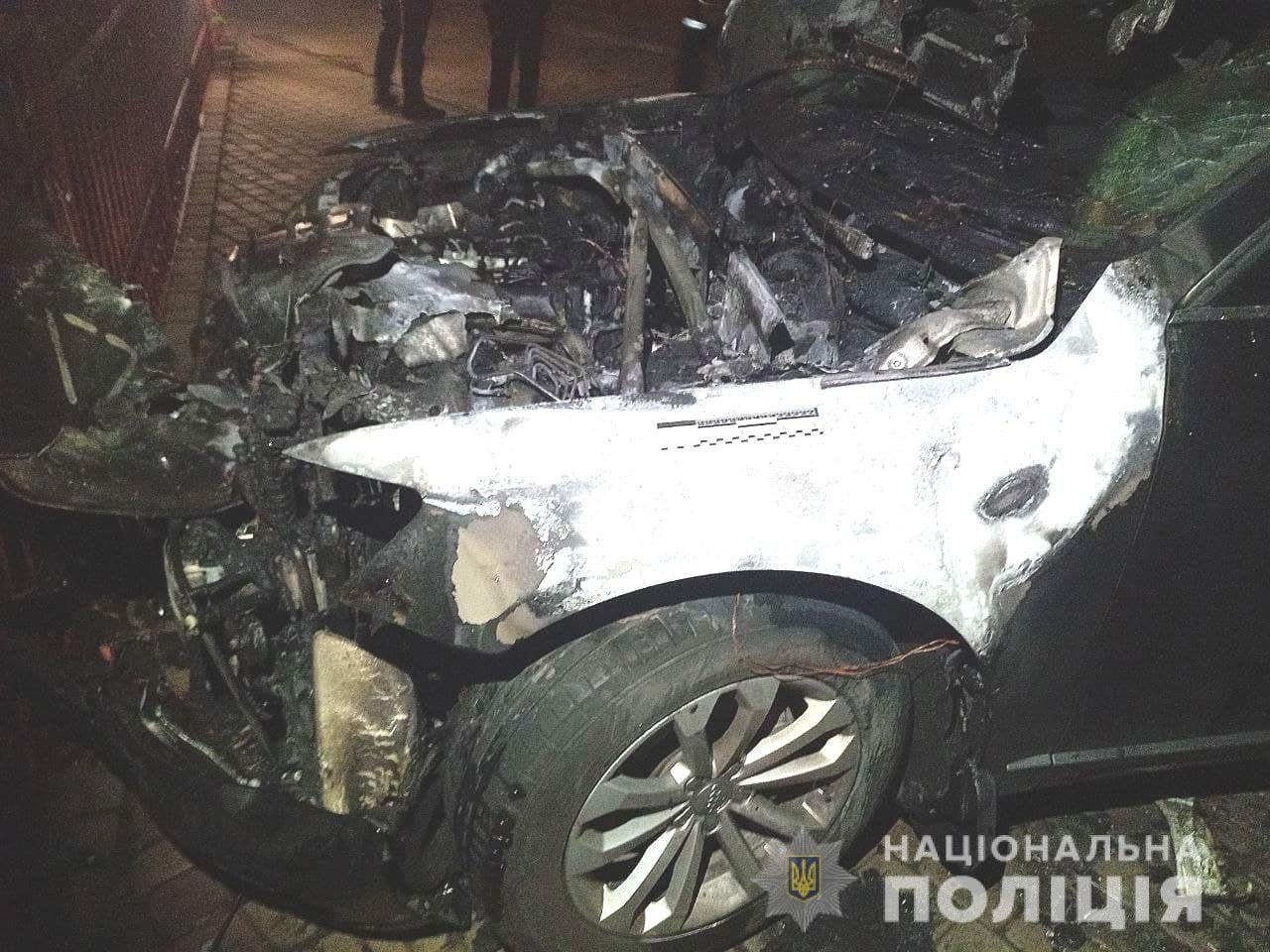 В Ровно депутату облсовета подожгли автомобиль 3