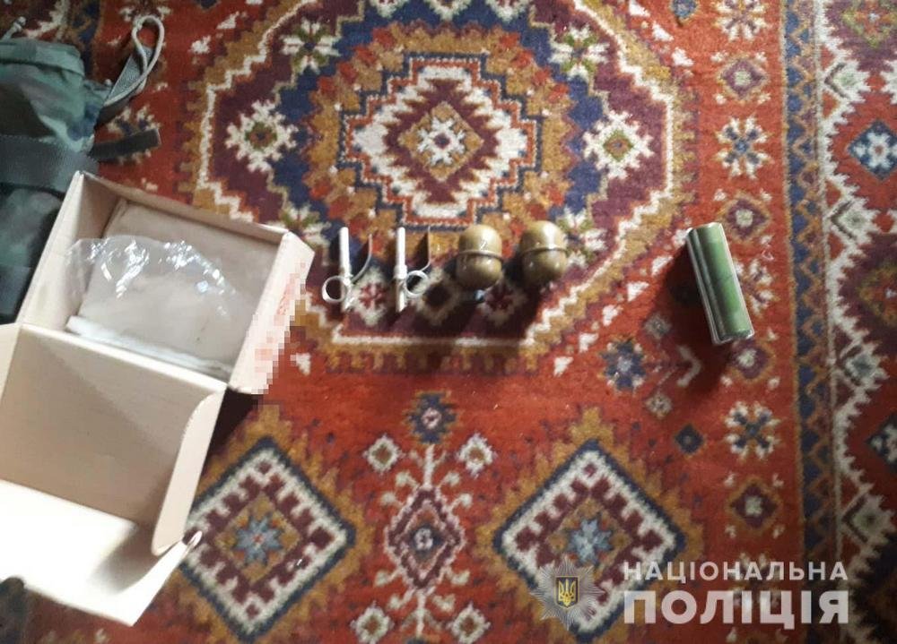 Дома у мужчины нашли ещё две гранаты Дома у мужчины нашли ещё две гранаты