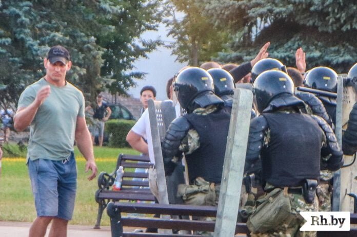 В Беларуси чемпиону мира по кикбоксингу Кудину дали 2,5 года колонии за сопротивление милиции 1