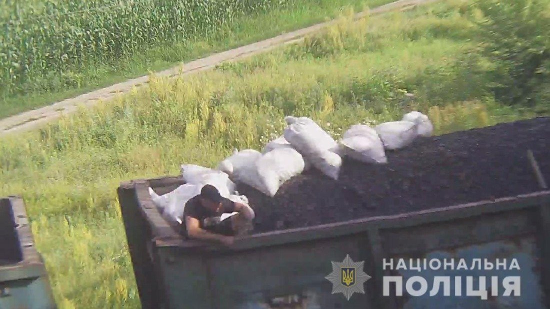 Крали до 30 тонн щодня: силовики затримали ОЗГ за крадіжку вугілля з товарняків на Придніпровській залізниці 3