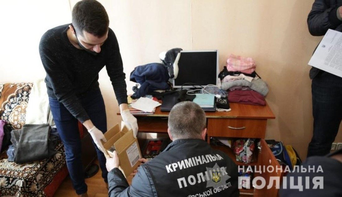 Угощал алкоголем и сигаретами: в Киевской области фотограф снимал детское порно 2