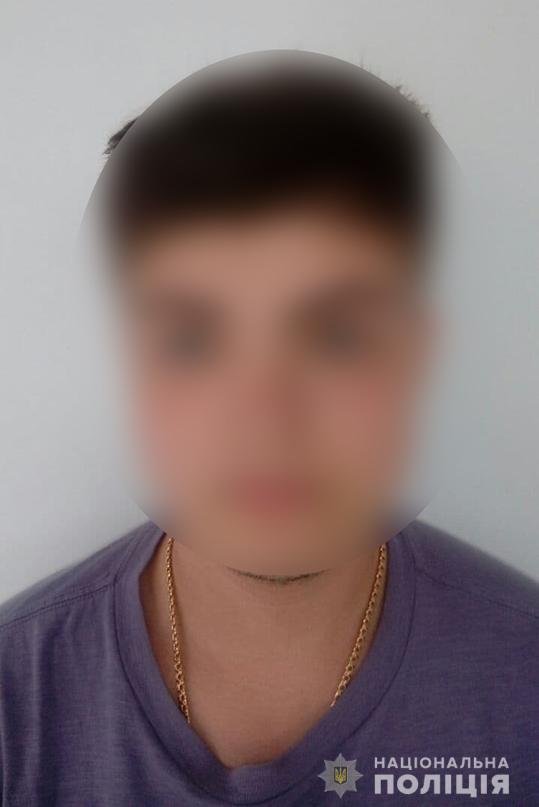 В Бердянске в детском лагере вожатый развращал 10-летнюю девочку 1