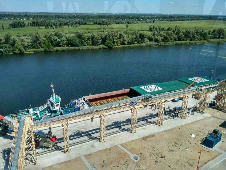 Из Херсона в Киев отправилась легендарная баржа с арбузами 5