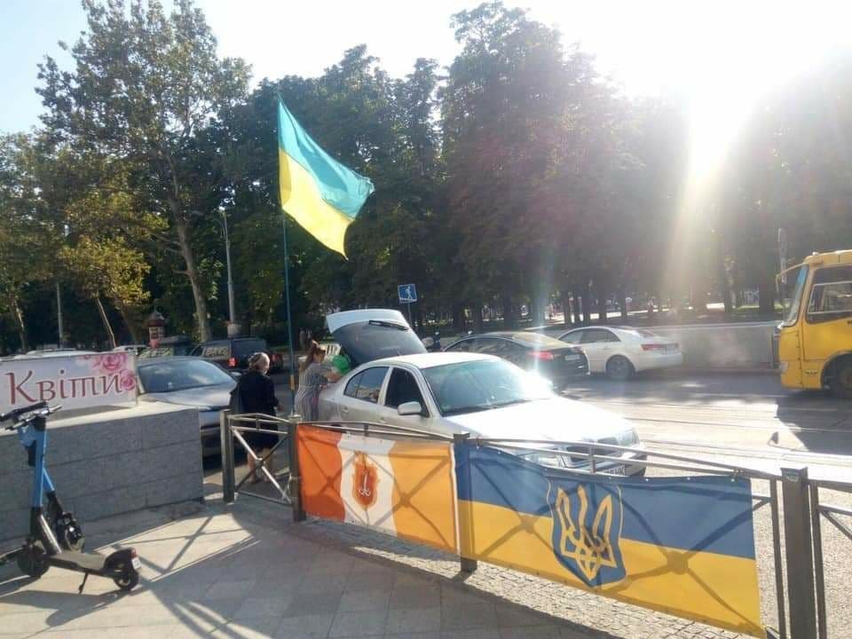 В Одессе мужчина хотел украсть флаг Украины: потому что "он очень красивый" 3
