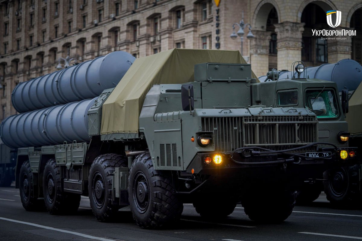 Войска, боевые самолёты и сотни единиц военной техники: как Киеве проходит репетиция парада ко Дню независимости Украины 12