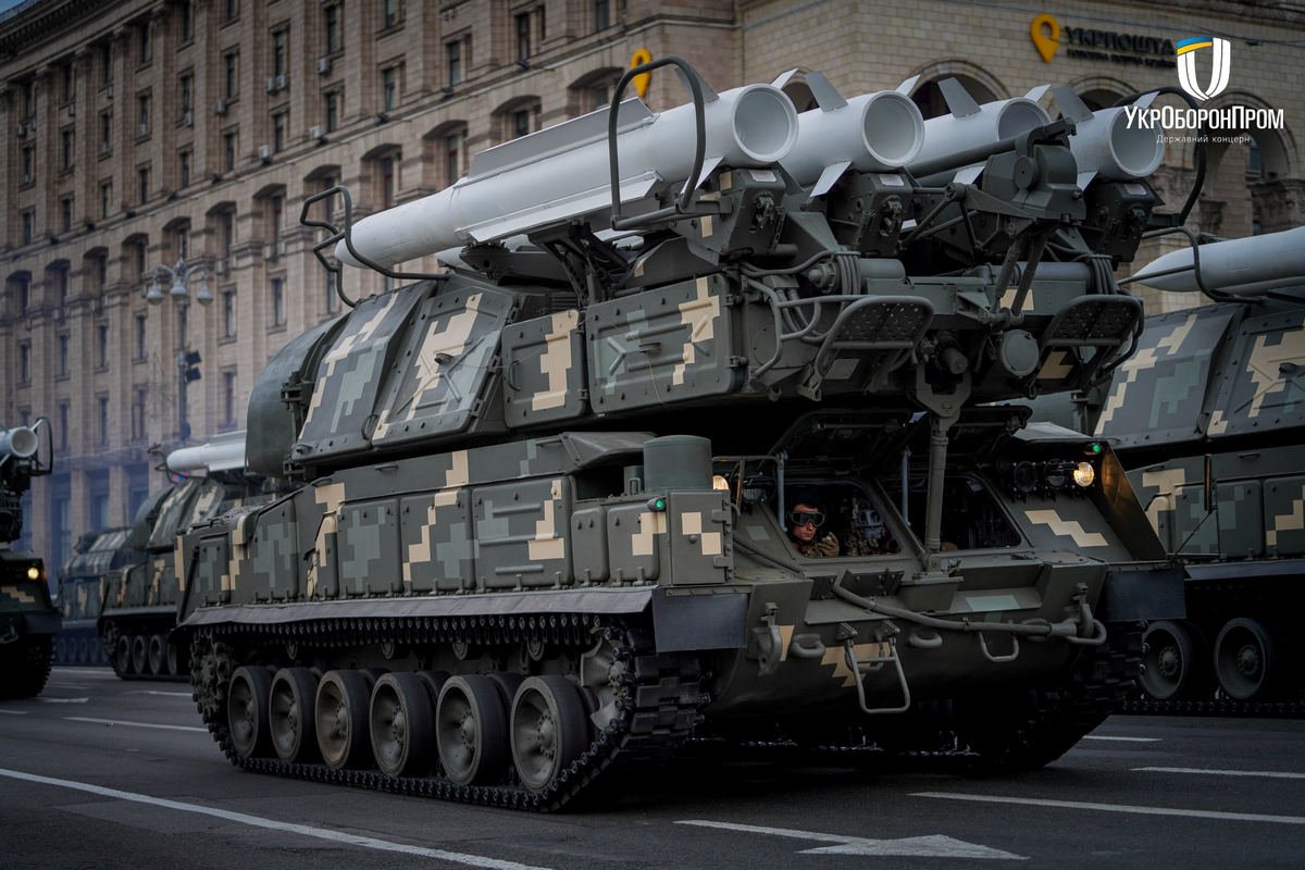 Войска, боевые самолёты и сотни единиц военной техники: как Киеве проходит репетиция парада ко Дню независимости Украины 15