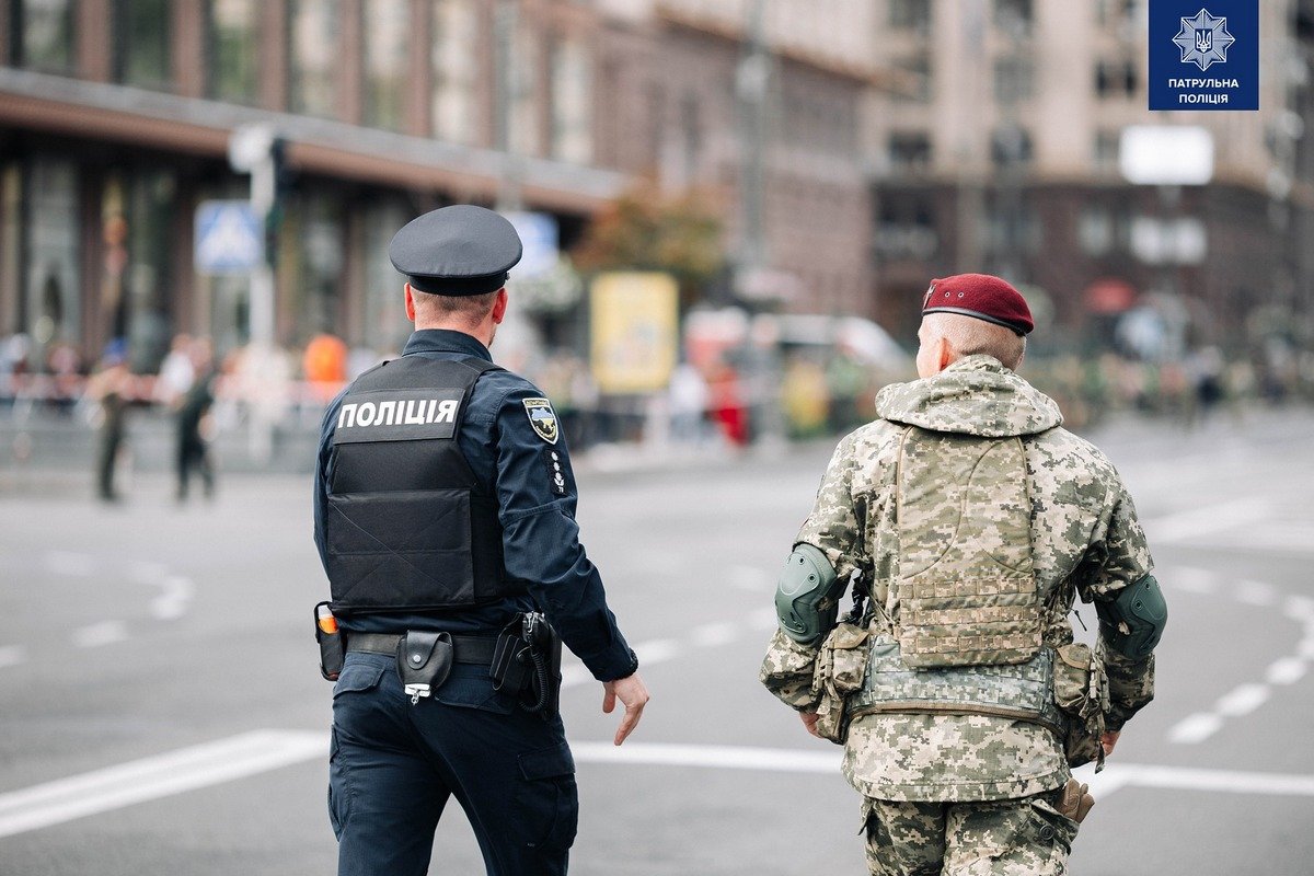 У параді військ на День незалежності України візьмуть участь патрульні. Фото з репетиції 5