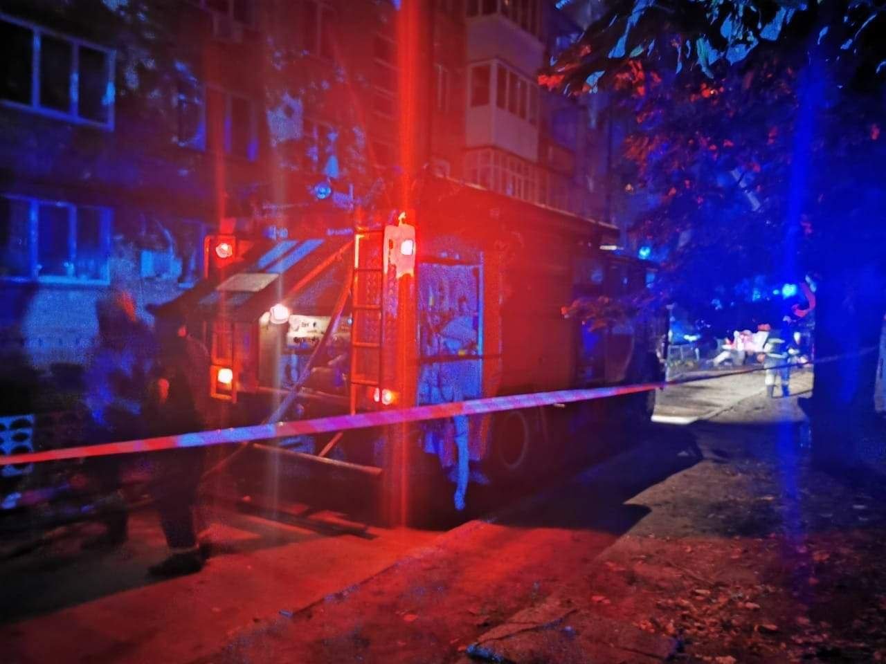 Масштабна пожежа в Броварах - горять дві квартири і дах 5-поверхового будинку 2