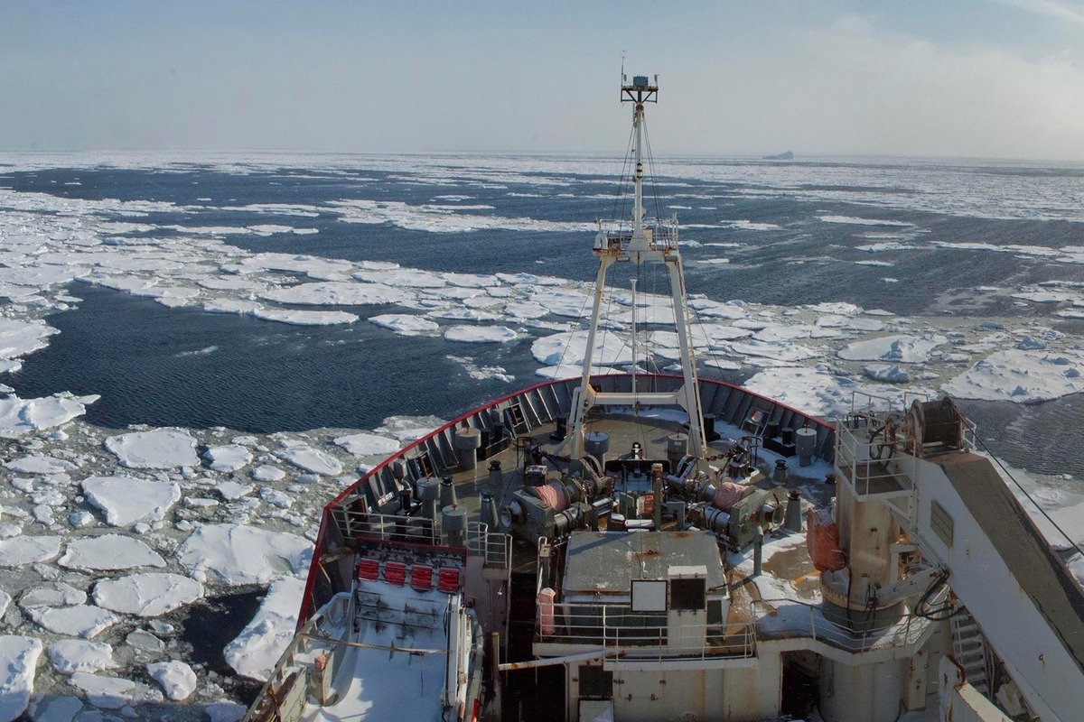 Украина "усыновила" ледокол из Британии для экспедиций в Антарктике: ему выбирают имя 2