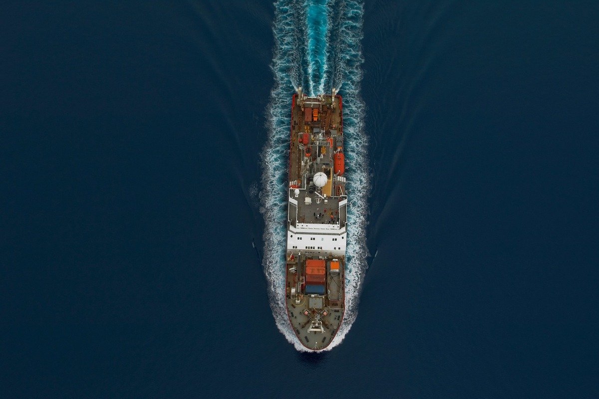 Украина "усыновила" ледокол из Британии для экспедиций в Антарктике: ему выбирают имя 3